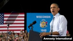 El presidente Barack Obama habla en la Universidad de Wisconsin en La Crosse, sobre la economía y los republicanos.