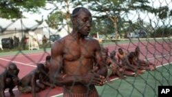 Membros de milícias pro-Gbagbo presos pelas Forças Republicanas da Costa do Marfim