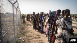 Wanawake wa Sudan Kusini wakipanga foleni ili kupata chakula
