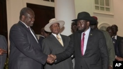 Shugaban Sudan ta Kudu Salva Kir da shugaban 'yan tawaye Riek Machar a yayin wata ganawar da suka yi a ranar 7 ga watan Yulin 2018 a Uganda.
