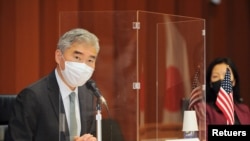 美國北韓事務特使金聖（Sung Kim）週二（2021年9月14日）在東京與日本和南韓就朝核問題舉行三邊會談。（路透社）