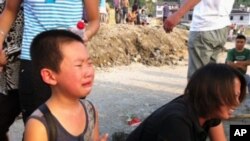 被武裝恐怖份子殺死的卡車司機潘一恒的兒子及家人﹐悲痛莫名