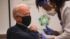 El presidente electo de EE.UU, Joe Biden, recibió la vacuna contra COVID-19 este lunes, 21 de de diciembre de 2020.
