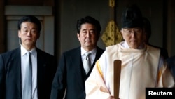 日本首相安倍晋三参拜靖国神社