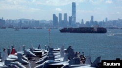美軍喬治華盛頓號航母2012年7月10日對香港進行例行訪問。