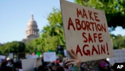 Protest protiv ukidanja presude Roe protiv Wadea u Texasu u augustu 2022. (AP Photo/Eric Gay)