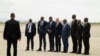 Presidente dos EUA com o governo de Angola antes de embarcar o Air Force One no Lobito, Angola