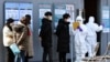 Warga yang diduga terinfeksi virus korona menunggu hasil pemeriksaan di Daegu, Korea Selatan, Kamis, 20 Februari 2020. 