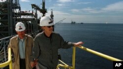 ក្រុមហ៊ុន​ Chevron​​ និង​ក្រុម​ហ៊ុន ​KrisEnergy ​គឺ​ជា​ដៃគូ​ភាគហ៊ុន​សំខាន់​ពីរ​ក្នុង​​ចំណោម​ដៃគូ​ភាគហ៊ុន​ចំនួន​បួន​ក្នុង​ការ​រុករក​និង​ធ្វើ​អាជីវកម្ម​ប្រេង​ក្នុងប្លុក​ A ​ក្នុង​ដែន​សមុទ្រ​កម្ពុជា​ដែល​មាន​ទំហំ​៤.៧០៩​គីឡូម៉ែត្រ​ការ៉េ។​​