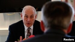 John Kelly garantizó además el respeto a los derechos civiles porque no se recogen datos relativos a raza, religión, estado de salud u orientación política y ofreció la experiencia estadounidense a los aliados europeos.