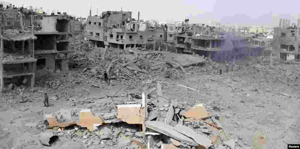 A general view of destroyed and damaged houses in Beit Hanoun town, which witnesses said was heavily hit by Israeli shelling and air strikes during the Israeli offensive, in the northern Gaza Strip, July 26, 2014.