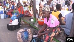 Paragem de chapa em Maputo, Moçambique
