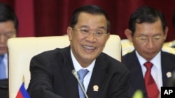 លោក​នាយក​រដ្ឋ​មន្ត្រី​ហ៊ុន សែនបាន​ប្រើ​ពេល​វេលា​ជាង​ប្រាំ​ម៉ោង​ឆ្លើយ​បំភ្លឺ​ក្នុង​រដ្ឋ​សភារឿង​បញ្ហា​ព្រំ​ដែន។