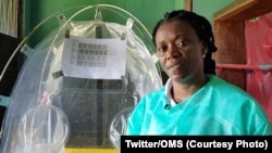 Un agent de santé dans un centre de lutte contre Ebola à Beni le 8 novembre. (Twitter/OMS)