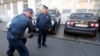 Crnogorska policija hapsi muškarca u Podgorici 16. oktobra 2016.