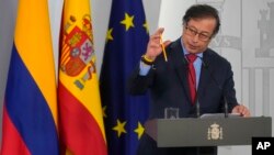 El presidente colombiano Gustavo Petro habla durante una conferencia de prensa en Madrid el 4 de mayo de 2023.