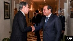 Rais wa Misri, Abdel Fattah al-Sisi, (Kulia) akiwa na waziri wa Mambo ya Nje wa Marekani Antony Blinken, mjini Cairo. January 11, 2024.