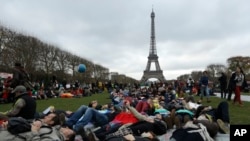 El director ejecutivo del Sierra Club, Michael Brune, que advirtió que salirse sería un “histórico error” que Estados Unidos abandonará el Acuerdo de París.