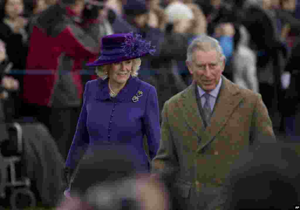 英国的查尔斯王子和他的妻子、康沃尔公爵夫人卡米拉12月25日抵达英国桑德林汉姆,出席英国皇家传统的圣诞节教堂崇拜活动
