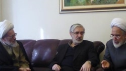 مهدی کروبی ، میرحسین موسوی و آیت الله بیات زنجانی (سمت چپ)