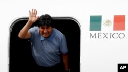 Former Bolivian President Evo Morales waves upon arrival to Mexico City, , Nov. 12, 2019. Mexico granted asylum to Morales, who resigned on Nov. 10 under mounting pressure from the military and the public.