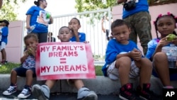 Niños estadounidenses piden al presidente Obama que pare las deportaciones de sus padres. 