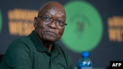 FILE - Mantan presiden Afrika Selatan Jacob Zuma menghadiri konferensi pers di Balai Komunitas YMCA di Soweto, 16 Desember 2023.