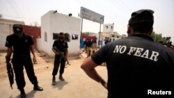 Polisi khusus Pakistan menjaga sebuah penjara teroris di Sargodha, Punjab (foto: dok).