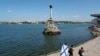 Керченський міст стане "мостом в нікуди", після високоточних українських ударів, вважає колишній командувач Сухопутних сил США Бен Годжес. Архівне фото: прапор російського флоту в Севастополі 