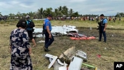 Puing-puing pesawat kontrak militer AS yang jatuh di provinsi Maguindanao del Sur, Filipina selatan, menewaskan keempat orang di dalamnya, Kamis 6 Februari 2025.