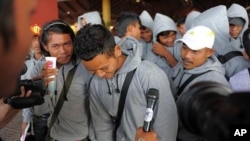 Cambodian trafficked fishermen return from Indonesia after being freed or escaping from slave-like conditions on Thai fishing vessels, talks to journalists at the Phnom Penh International airport on December 12, 2011. Thousands of men from Myanmar and Cam