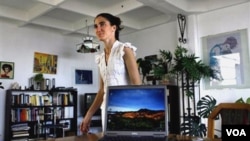 Yoani Sánchez ahora podrá traspasar las fronteras de Cuba no solo a través de sus artículos en internet y dijo que tiene muchos deseos de aprender.