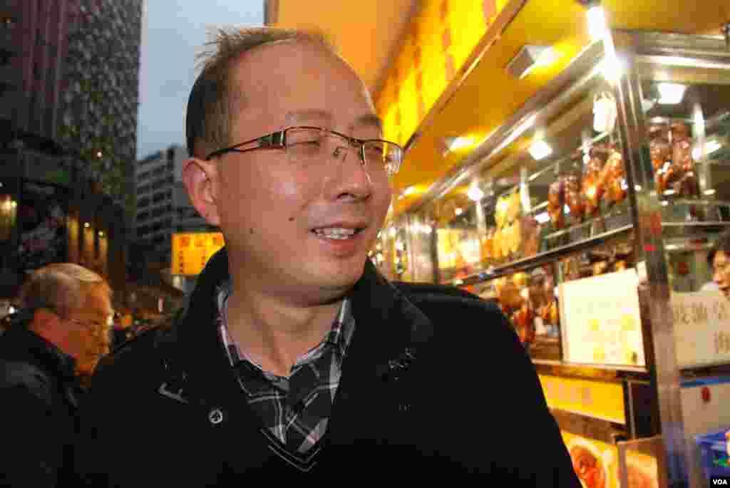 來自安徽省的大陸自由行遊客文先生表示,買中國製造的外國品牌產品,也是支持「國貨」