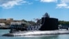 Kapal selam serang cepat kelas Virginia USS Illinois (SSN 786) pada 13 September 2021. Australia, Selasa (14/3), mengatakan kesepakatan untuk membeli kapal selam serbu bertenaga nuklir dari AS diperlukan untuk melawan peningkatan kekuatan militer (Foto: via AP)