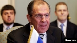 Russia's Foreign Minister Sergei Lavrov (C) meets with Egypt's Foreign Minister Nabil Fahmy (not pictured) in Cairo, Nov. 14, 2013.