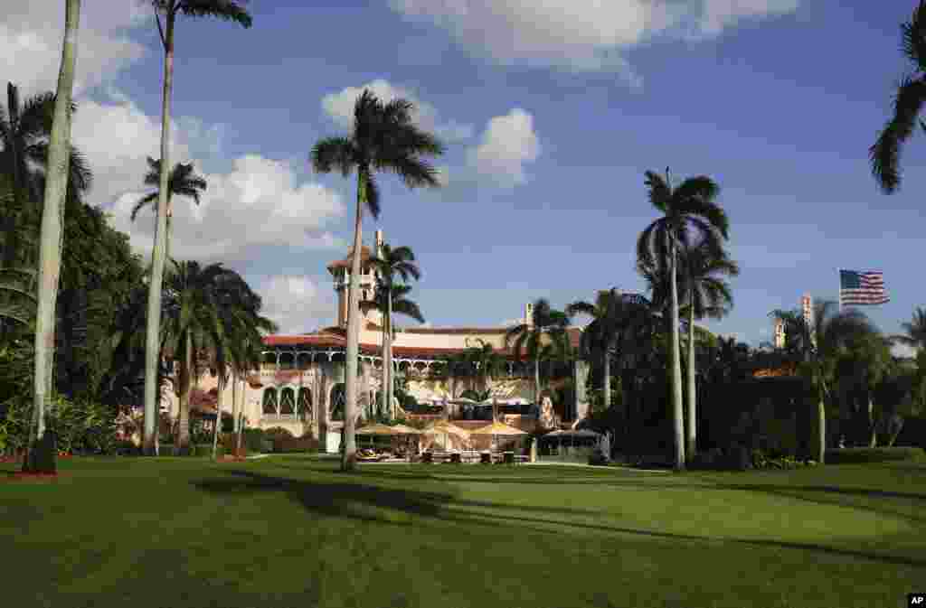 川普在佛罗里达州棕榈滩的别墅,马阿拉歌庄园(Mar-a-Lago)。川普一家上星期在那里过节休假。NBC电视网报道,美国特勤局派了150名安全人员在那里保护(2016年11月27日))