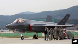 A U.S. F-35 stealth fighter is seen during the press day of the 2017 Seoul International Aerospace and Defense Exhibition at Seoul Airport in Seongnam, South Korea, Oct. 16, 2017. 