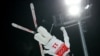 Un atleta de Esquí de estilo libre, en el Genting Snow Park, Zhangjiakou, el 3 de febrero de 2022 en preparación a los Juegos Olímpicos de Beijing, China. 