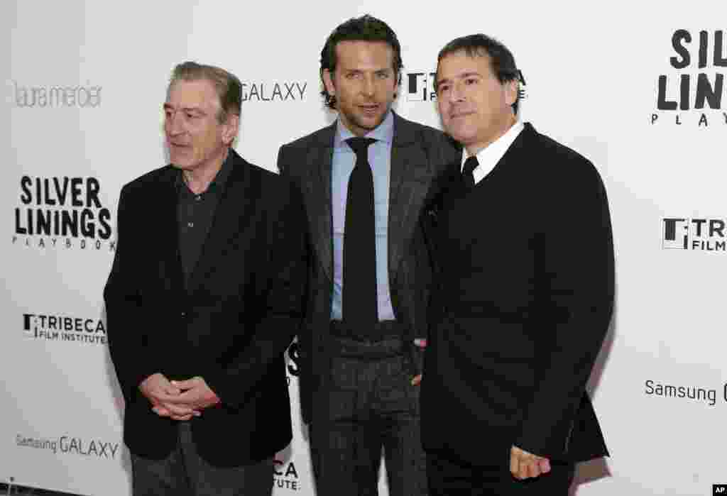 Robert Deniro, Bredli Kuper va rejissyor Deyvid Rassel "Silver Linings Playbook" premyerasida