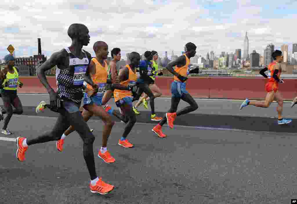 The lead mens runners cross the Pulaski Bridge to enter the Queens borough of New York during the New York City Marathon on Nov. 2, 2014, in New York.