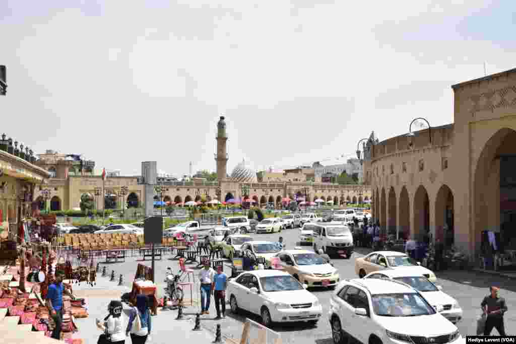 Erbil’in en kalabalık meydanlarından birinde günlük hareketlilik sürüy