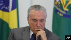 Nove por cento dão nota positiva a Temer