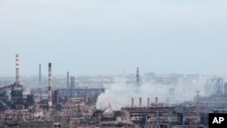 马里乌波尔的亚速钢铁厂升起的硝烟（2022年5月5日）