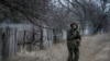 Un soldado ucraniano en la línea del frente cerca de la ciudad de Novoluhanske, en la región de Donetsk, Ucrania, el 22 de febrero de 2022.
