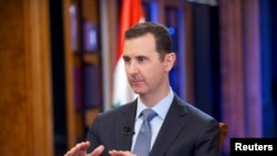 Presiden Suriah Bashar al-Assad saat diwawancarai oleh saluran televisi Amerika 'Fox News' di Damaskus, 19 September 2013 (REUTERS/SANA)