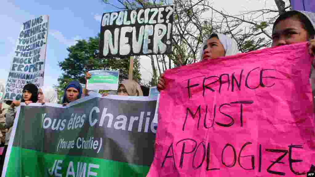 Filipino Muslim students, religious and community leaders stage a protest against the French satirical magazine Charlie Hebdo in Marawi City, southern Philippines, Jan. 14, 2015.