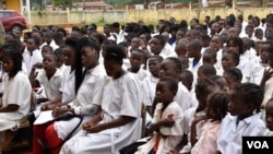 Alunos em Angola (Foto de Arquivo)