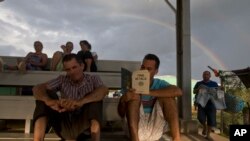 Los cubanos varados en Costa Rica han empezado a ser transportados hacia Estados Unidos.