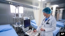 A medical worker sets up equipment in the Central Clinical Hospital, redesigned for coronavirus patients, in Moscow, April 3, 2020. President Vladimir Putin has ordered most Russians to stay off work through April to curb spread of the coronavirus.