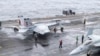 Jet tempur AS bersiap lepas landas dari kapal induk USS Theodore Roosevelt selama latihan Freedom Edge oleh AS, Jepang, dan Korea Selatan di Laut Timur pada Jumat, 28 Juni 2024. (Foto: via AP)